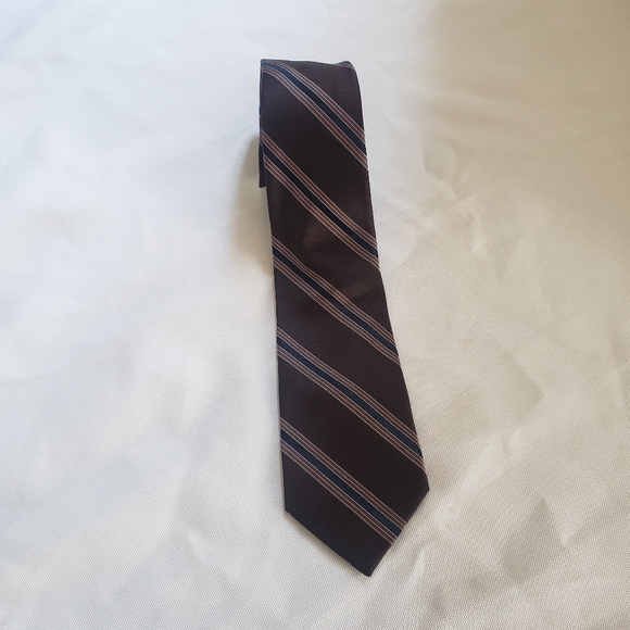 Calvin Klein Nuetral Color Silk Tie - Picture 2 of 7